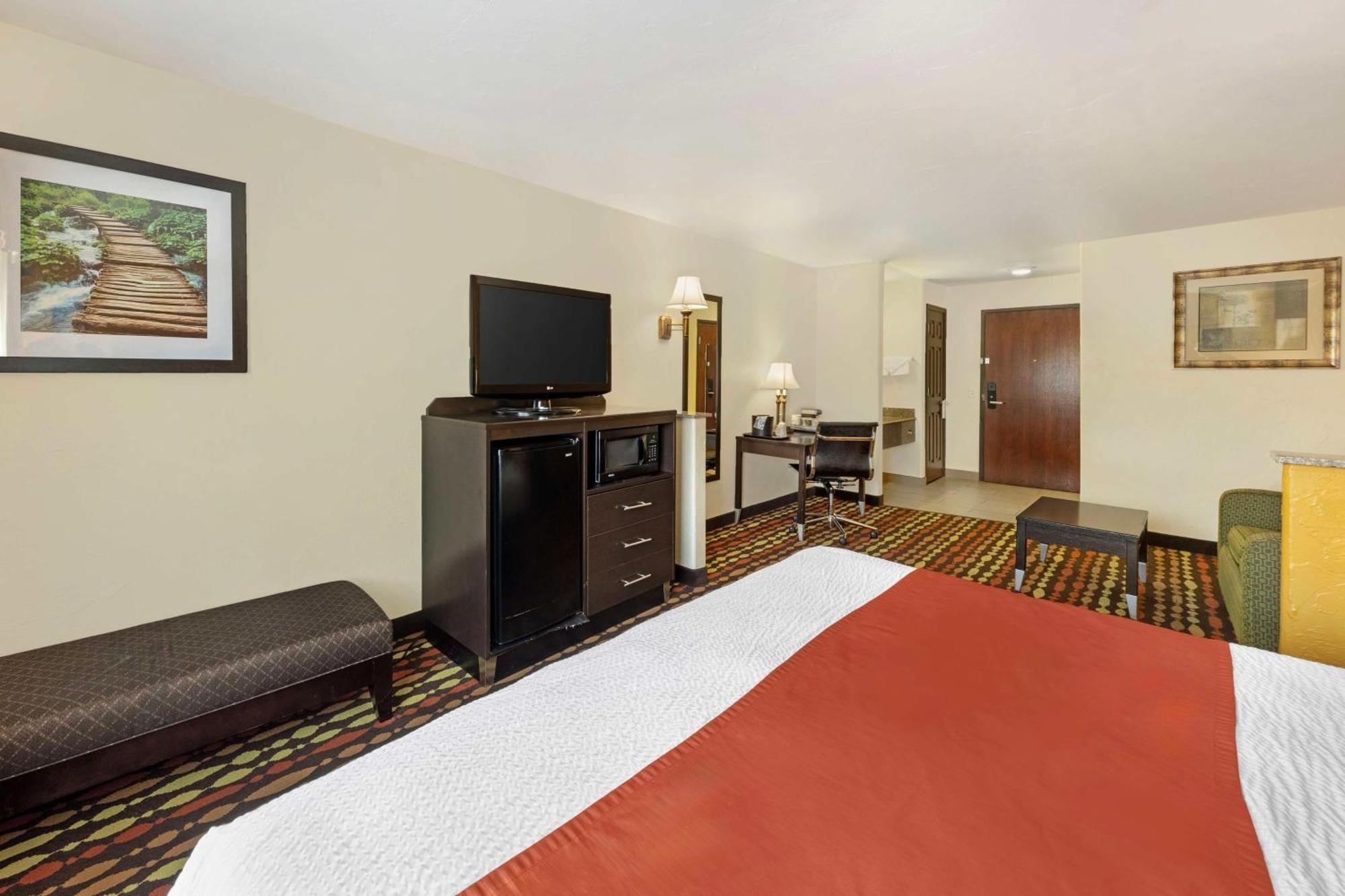 Best Western Greentree Inn & Suites Мур Экстерьер фото