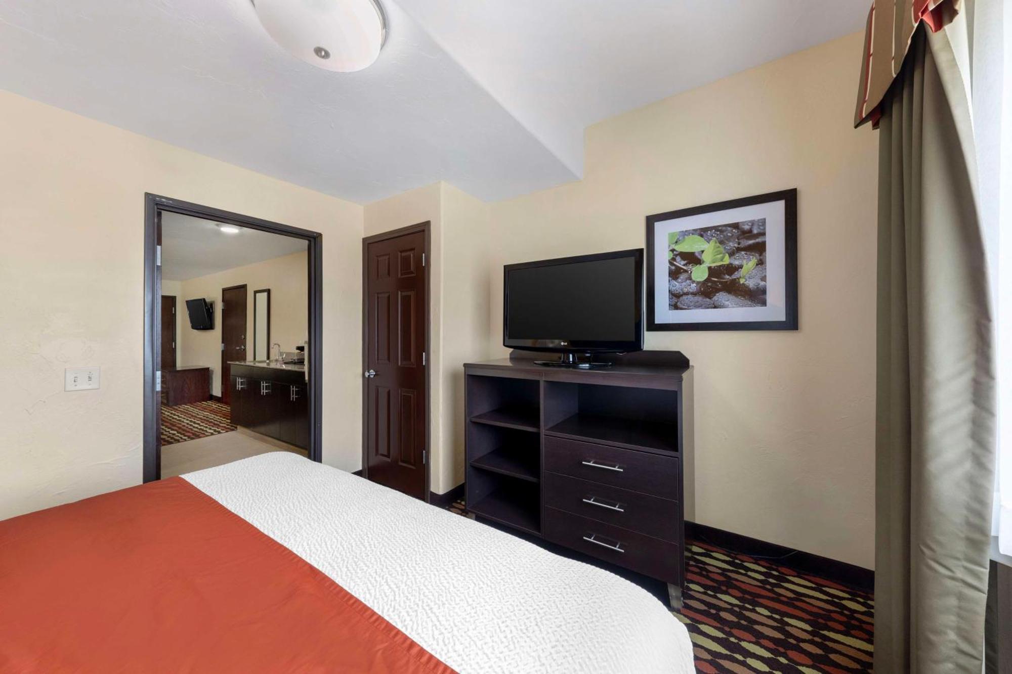 Best Western Greentree Inn & Suites Мур Экстерьер фото