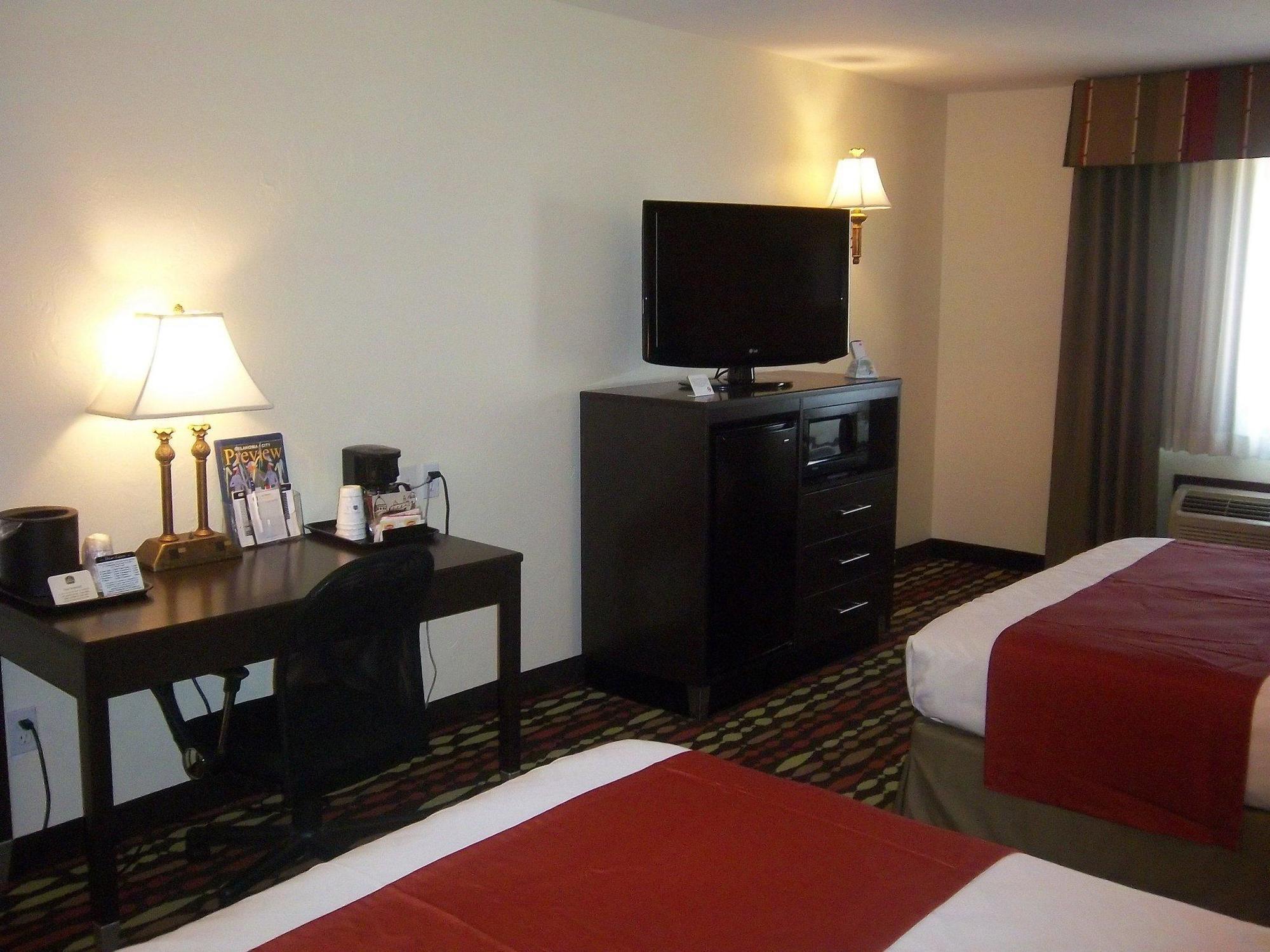 Best Western Greentree Inn & Suites Мур Экстерьер фото